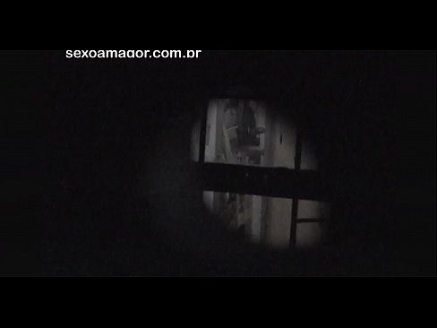 ❤️ Blondie filmohet fshehurazi nga një soditës i lagjes i fshehur pas tullave të zbrazëta ❌ Pornografi anale në sq.yespornpics.ru