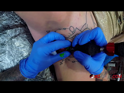 ❤️ E dashura jashtëzakonisht e bërë me tatuazhe, Sully Savage, bëri një tatuazh në klitorisin e saj ❌ Pornografi anale në sq.yespornpics.ru